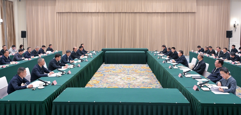 青海省党政代表团来川考察
加强互学互鉴 促进共同发展
推动新时代川青合作取得更加丰硕成果
两省举行工作座谈会并签署战略合作框架协议
王晓晖陈刚讲话 黄强吴晓军出席「相关图片」