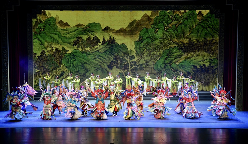 第十届中国京剧艺术节在成都开幕
黄强宣布开幕 卢映川致辞「相关图片」