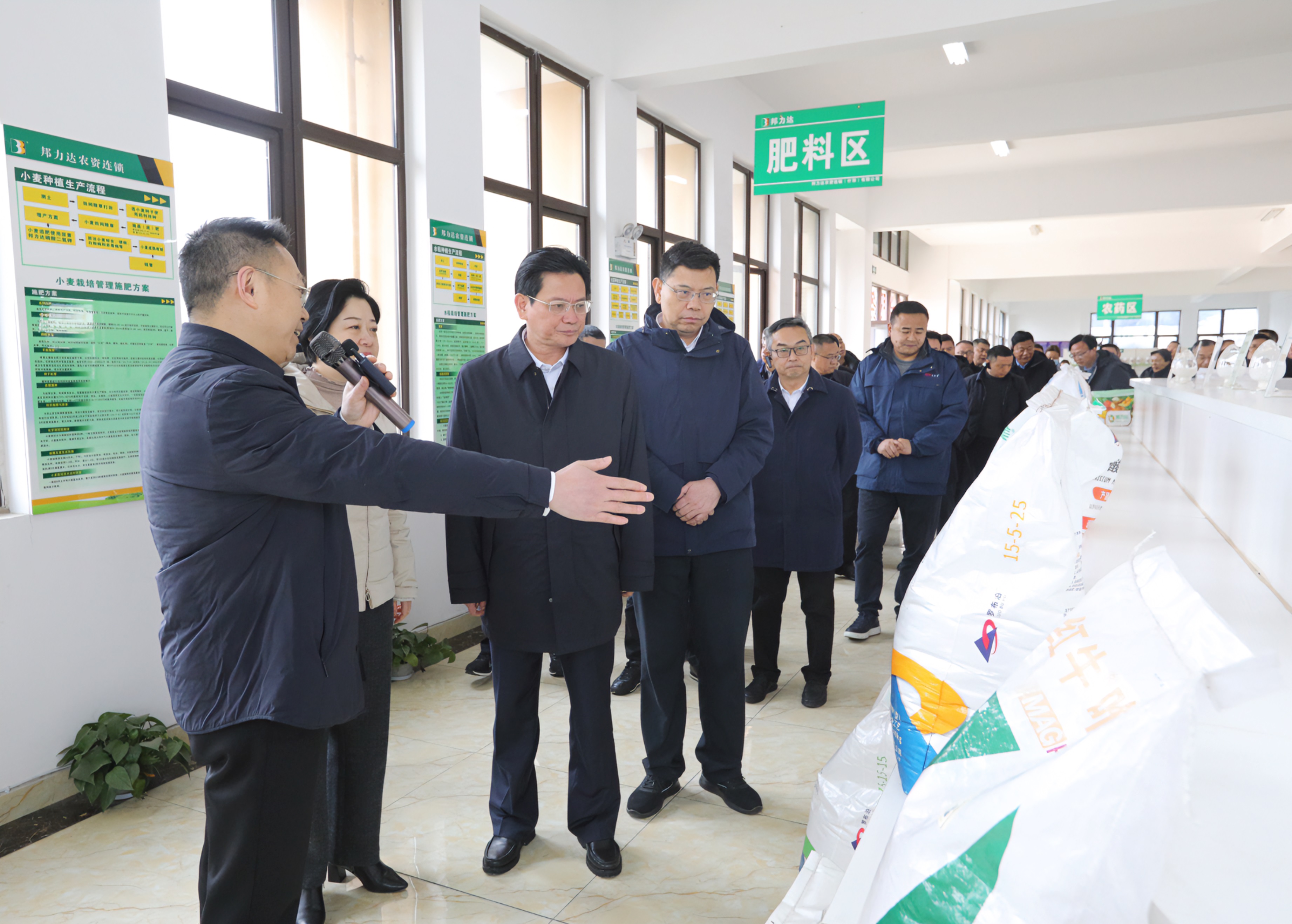 1707100697715030719.jpg 1707100697715030719.jpg