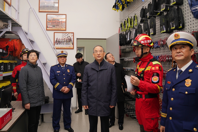 黄强在成都开展安全检查和走访慰问
确保全省人民平安祥和过节
施小琳参加「相关图片」