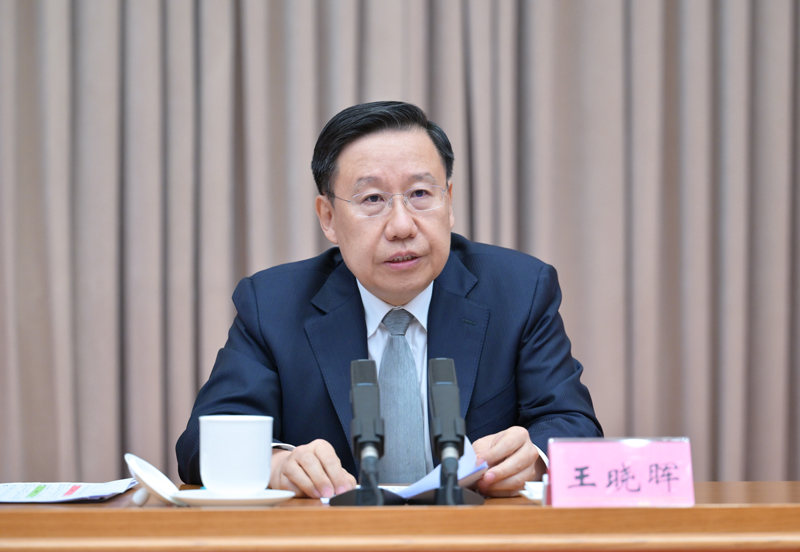 王晓晖在第七届四川省“人民满意的公务员”和“人民满意的公务员集体”表彰大会上强调 
以实干实绩更好推动发展造福人民 
在新的征程上继续书写“人民满意”新答卷 
黄强主持「相关图片」