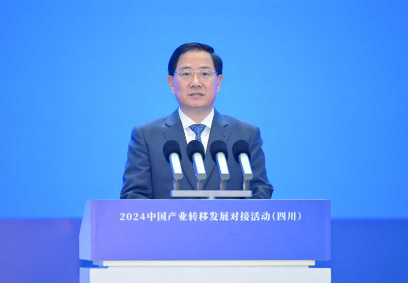 共享战略新机遇 共谋产业新布局
2024中国产业转移发展对接活动（四川）在蓉开幕
王晓晖金壮龙致辞并共同启动开幕 黄强主持 施小琳出席「相关图片」