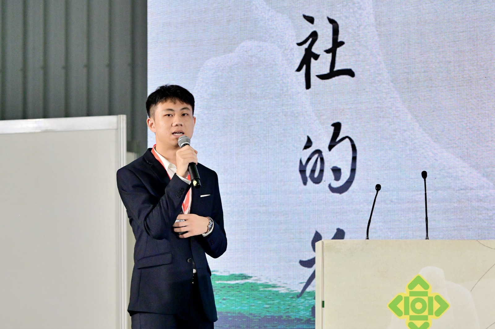 1715269827619076313.jpg 1715269827619076313.jpg