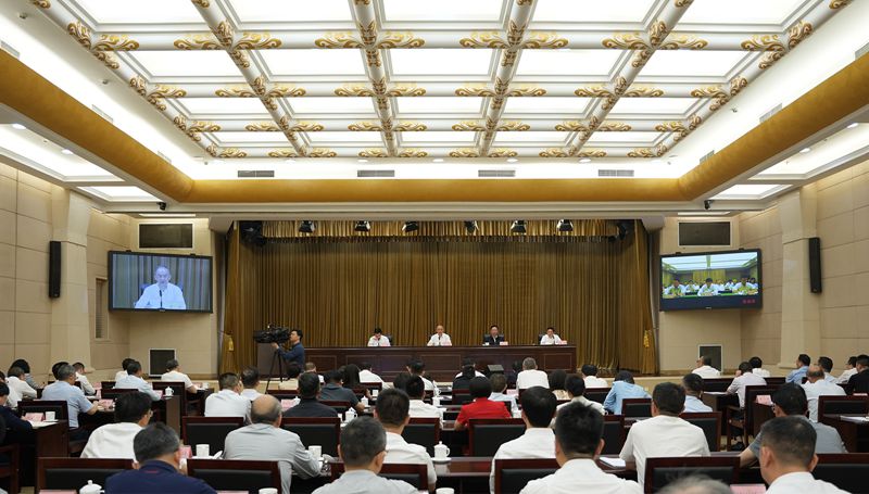 黄强在全省优化营商环境电视电话会议上强调
用改革的办法加快推动全省营商环境优化提升「相关图片」