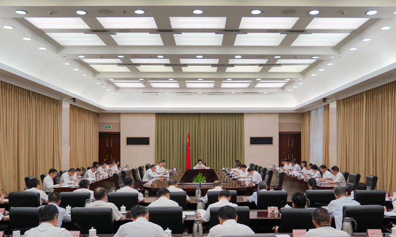 施小琳主持召开省政府党组（扩大）会议 
传达学习党的二十届三中全会精神 
研究部署贯彻落实工作「相关图片」