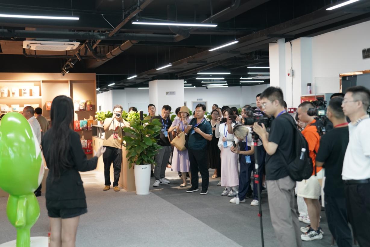 1721891867442035700.jpg 1721891867442035700.jpg