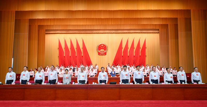 省十四届人大三次会议闭幕 
王晓晖主持并讲话 施小琳当选省人民政府省长 田向利出席「相关图片」