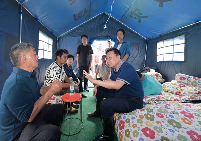 王晓晖施小琳现场指导康定姑咱“8·03”山洪泥石流灾害救援处置工作时强调 
想一切办法尽一切努力 
千方百计搜救失联人员「相关图片」