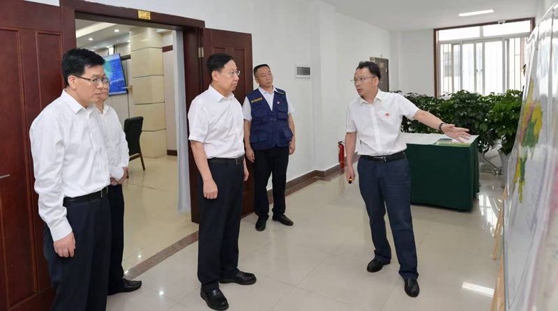 王晓晖在调研汛期气象精准预报和地质灾害监测预警工作时强调 
在提高预报预警精准度上持续用力 
为打赢防灾减灾救灾这场硬仗提供有力支撑「相关图片」