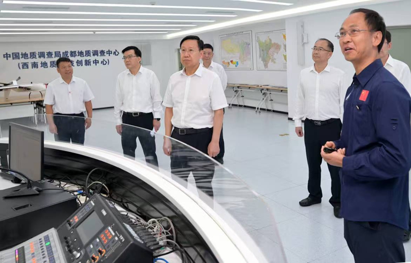 王晓晖在调研汛期气象精准预报和地质灾害监测预警工作时强调 
在提高预报预警精准度上持续用力 
为打赢防灾减灾救灾这场硬仗提供有力支撑「相关图片」