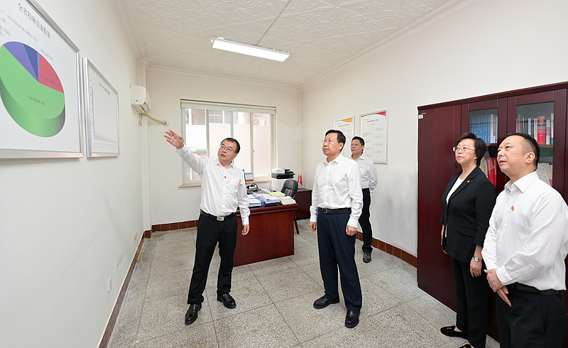 王晓晖在调研暑期文旅市场管理服务工作时强调
营造更加安全有序的文旅市场环境
让广大游客安逸游四川「相关图片」