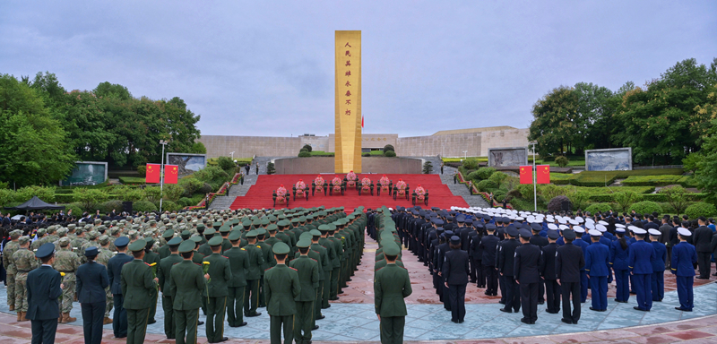 我省隆重举行向人民英雄敬献花篮仪式
王晓晖汪海江施小琳田向利于立军张洪斌等出席「相关图片」