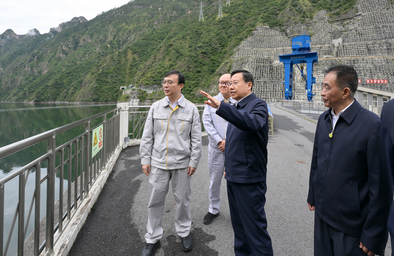 王晓晖在凉山州甘孜州调研时强调 
扎实抓好省委十二届六次全会精神贯彻落实 
以改革为动力开创四川现代化建设新局面「相关图片」