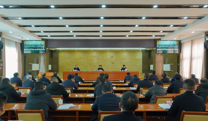 施小琳在甘孜州雅江县专题调研并召开全省森林草原防灭火工作电视电话会议 
以更加精准举措更加务实作风 
坚决守住不发生重特大森林草原火灾底线「相关图片」