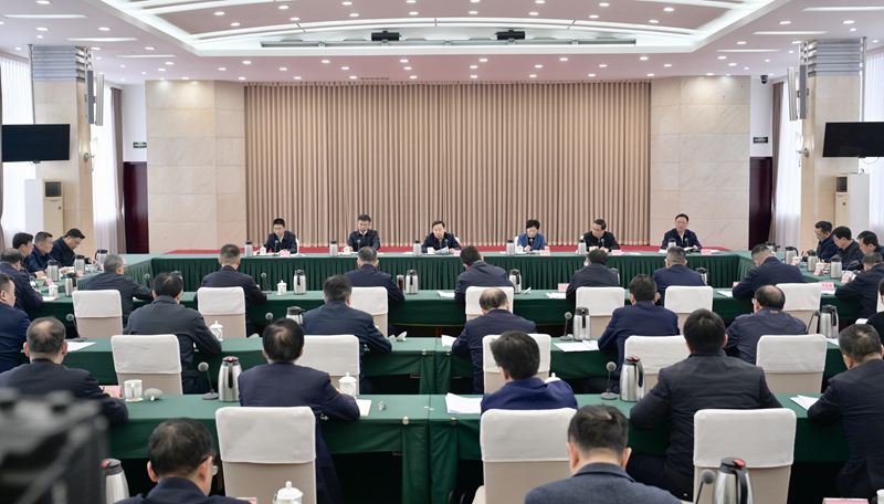 王晓晖主持召开省委关于进一步研究部署群众身边不正之风和腐败问题集中整治工作专题会议强调
打好打赢深化整治这场攻坚战
切实让老百姓真正受益可感可及
施小琳于立军出席「相关图片」