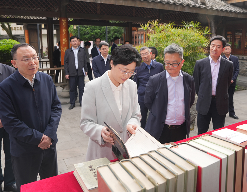 施小琳在四川大学电子科技大学西南交通大学调研对接工作
促进教育科技人才与产业联动融通
携手更好服务国家战略推动四川高质量发展「相关图片」