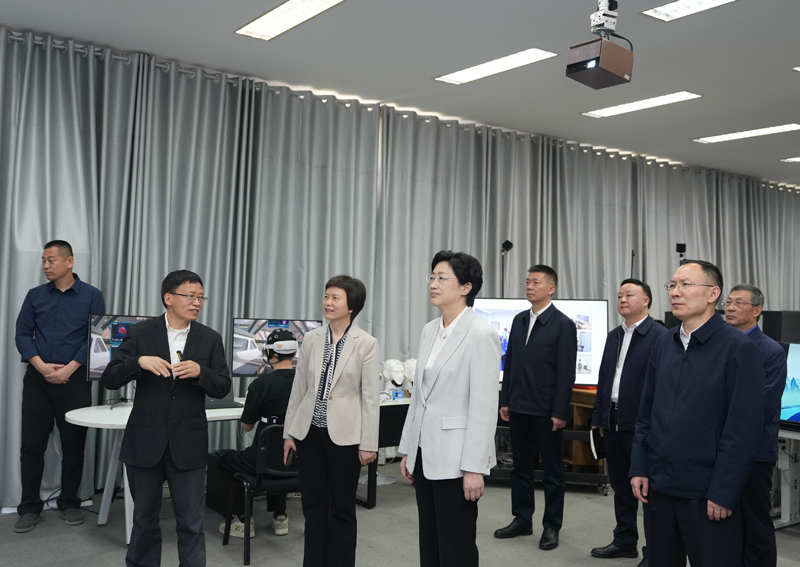 施小琳在四川大学电子科技大学西南交通大学调研对接工作
促进教育科技人才与产业联动融通
携手更好服务国家战略推动四川高质量发展「相关图片」