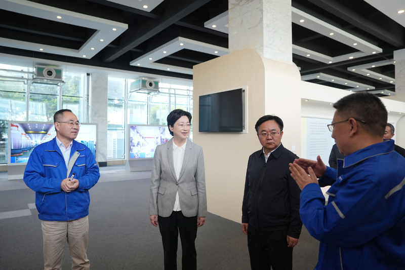 施小琳调研稳外贸工作并召开重点外贸企业座谈会
坚定信心保持定力
齐心协力推动外贸稳定发展「相关图片」