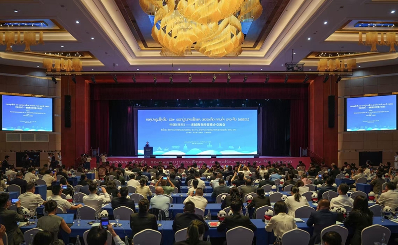 施小琳率四川代表团在老挝访问「相关图片」