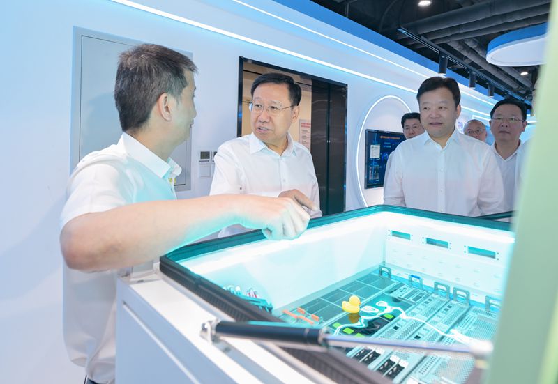 王晓晖在成都市眉山市绵阳市调研时强调
坚持科技创新与产业创新深度融合
推动重点产业建圈强链实现高质量发展「相关图片」