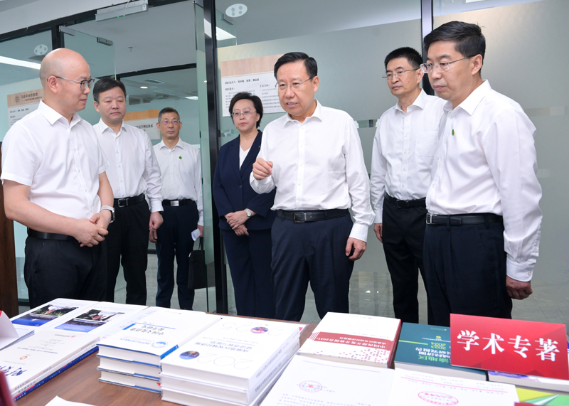 王晓晖在西南财经大学调研并宣讲形势政策时强调
在严谨治学经世济民中追求卓越
更好服务国家发展大局和四川现代化建设「相关图片」