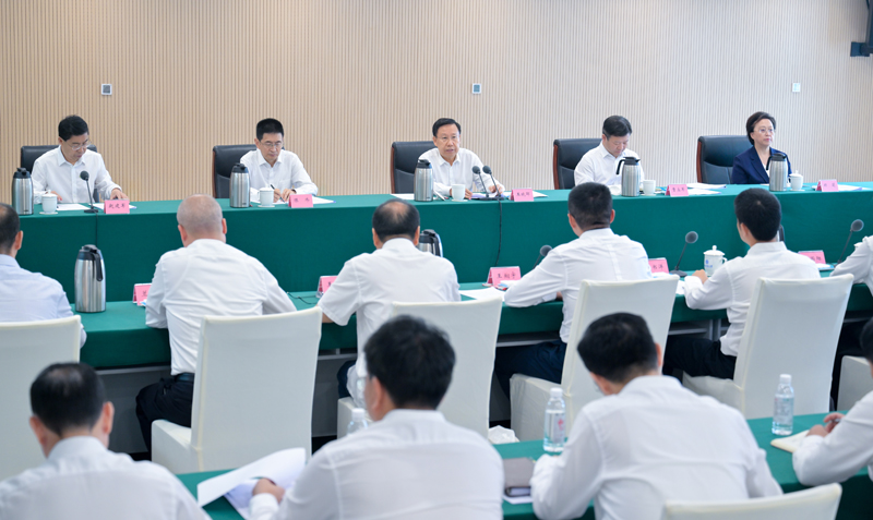 王晓晖在西南财经大学调研并宣讲形势政策时强调
在严谨治学经世济民中追求卓越
更好服务国家发展大局和四川现代化建设「相关图片」