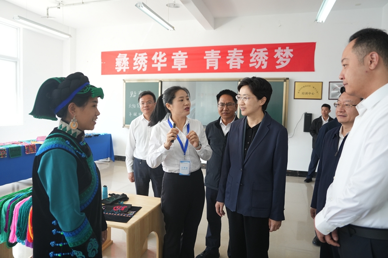 施小琳在凉山调研时强调 
深挖潜力优势做强特色产业激发消费潜能 
持续增强高质量发展动力活力更好增进民生福祉「相关图片」