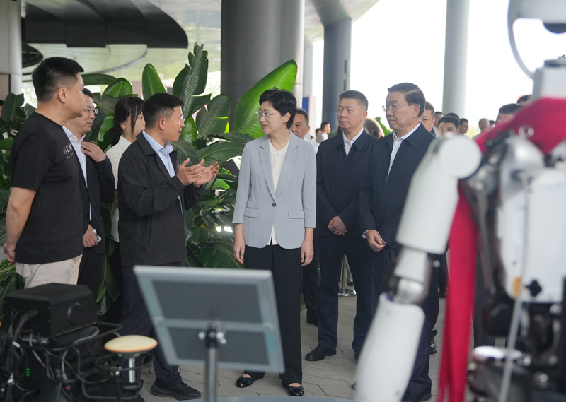 2025天府人工智能产业生态大会在蓉开幕 
施小琳出席「相关图片」