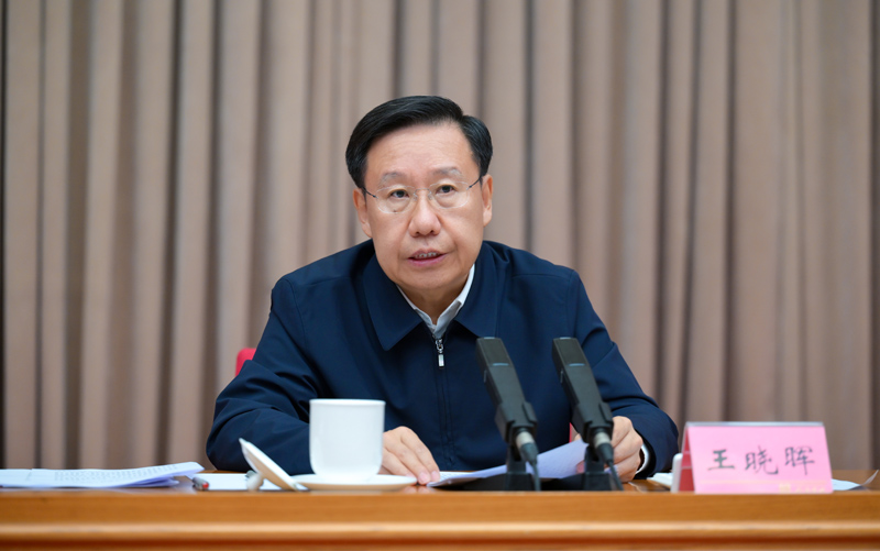 王晓晖在省委城市工作会议上强调 
推进创新宜居美丽韧性文明智慧城市建设四川实践 
加快建设具有四川特色的现代化人民城市 
施小琳主持「相关图片」