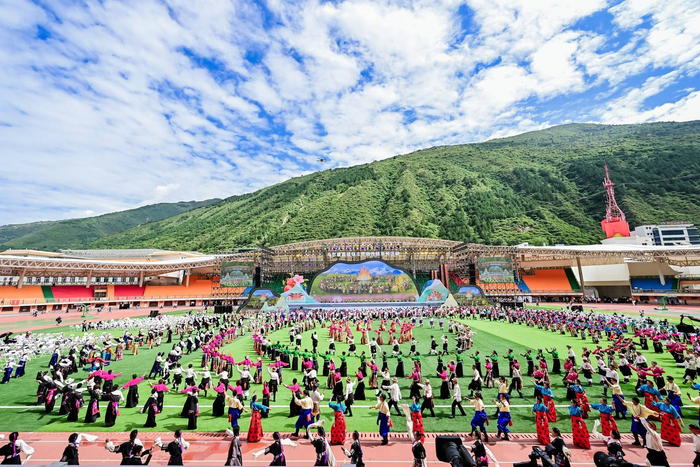 浙江平阳县投入援建资金,举办马尔康嘉绒锅庄民俗传统系列活动。(资料图) 马尔康市委宣传部供图