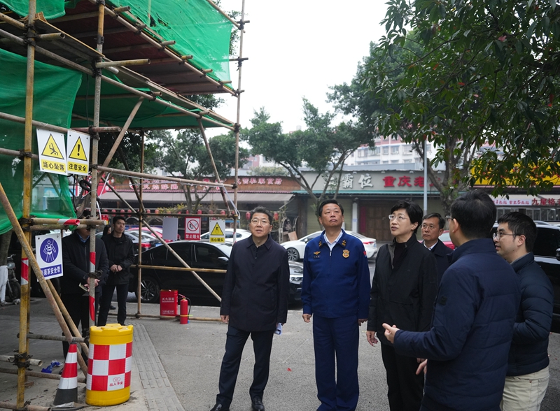 施小琳在成都眉山检查安全生产和消防安全工作时强调 
强化“一失万无”的责任意识落实落细防治措施 
坚决防范遏制重特大事故发生切实保障群众生命财产安全「相关图片」