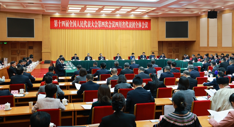 四川代表团举行全体会议 
讨论通过代表团全团建议 
王晓晖主持 施小琳出席「相关图片」