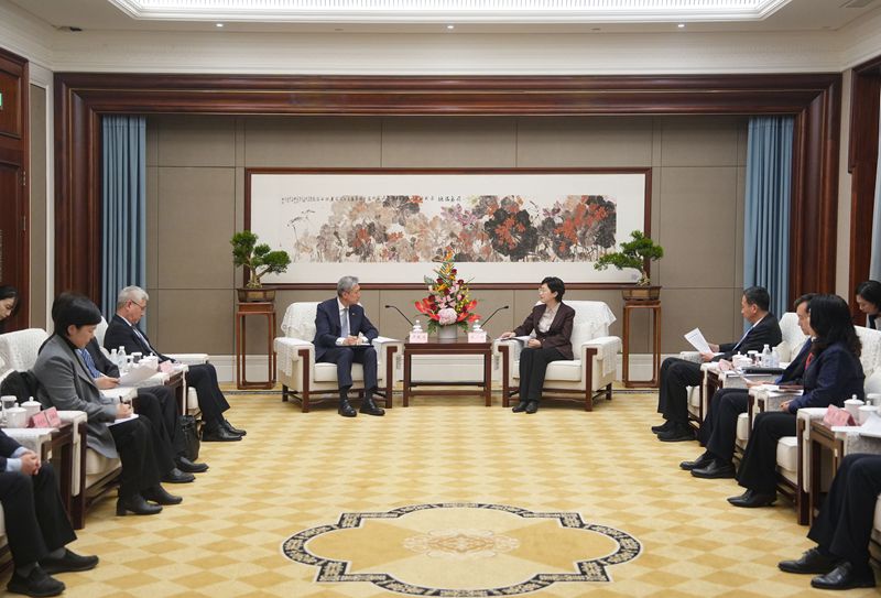 施小琳会见韩国驻华大使卢载宪「相关图片」