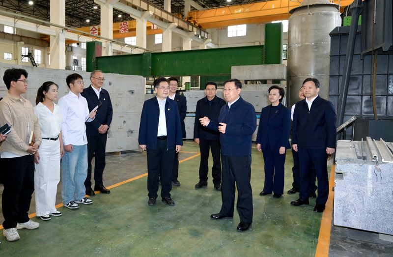 王晓晖在西南交通大学调研并与师生座谈时强调
秉持“求实学、务实业”躬身实干谱写新篇
更好服务国家重大战略和四川现代化建设「相关图片」