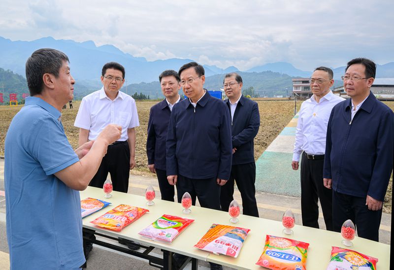 王晓晖在雅安市调研时强调
因地制宜发展农业新质生产力
不断夯实现代化建设“三农”底座「相关图片」