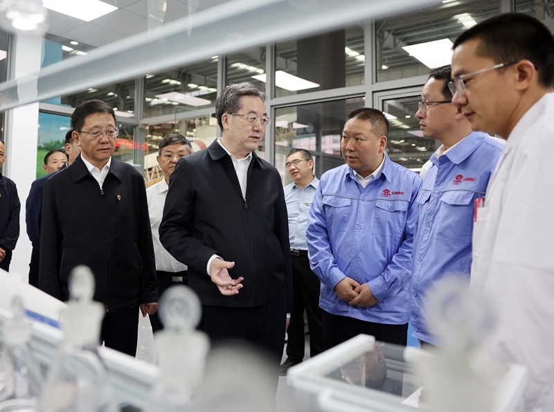 丁薛祥在云南调研时强调
全面贯彻党的教育方针 深入推进基础教育高质量发展「相关图片」