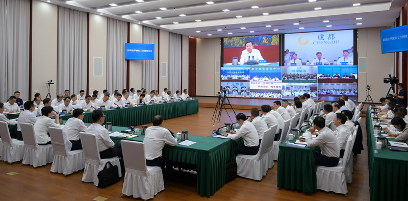 王晓晖主持召开防汛抗旱减灾工作调度会议强调
细之又细实之又实做好各项工作
坚决打赢打好防汛抗旱减灾主动仗攻坚战
施小琳出席「相关图片」