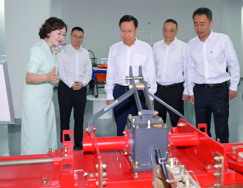 王晓晖在巴中市达州市调研时强调
进一步增强发展动力激发社会活力
不断开创革命老区振兴发展新局面「相关图片」
