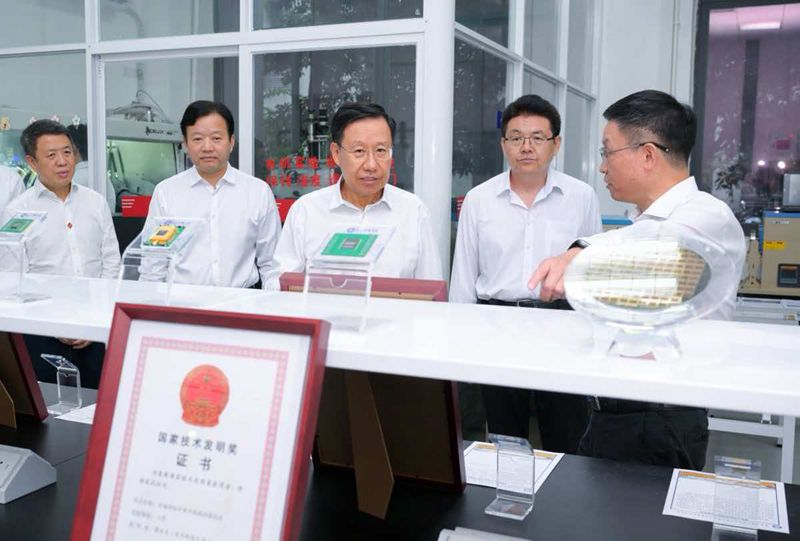 王晓晖施小琳看望慰问教师
向全省广大教师和教育工作者致以节日祝福和诚挚问候「相关图片」