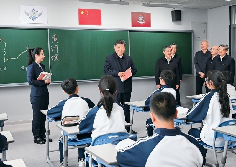 习近平:加强普惠性、基础性、兜底性民生建设「相关图片」